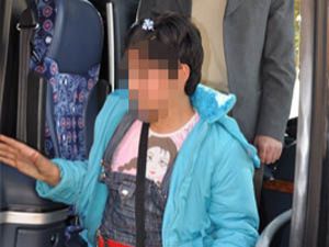 Evden kaçan kızı yakalattı