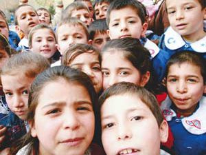 Çocukları seviyoruz ama haklarına riayet etmiyoruz