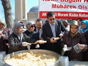 Kalaycı helva dağıttı
