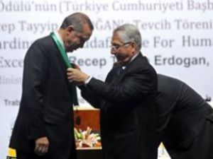 Başbakan Erdoğana insan hakları ödülü