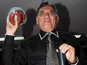 Sucuk esprisi kırdı geçirdi