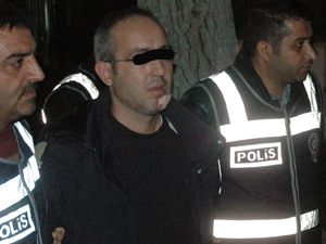 Yüzündeki yarabandı zanlıyı eleverdi