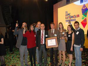 Selçuk İletişim ödüle doymuyor