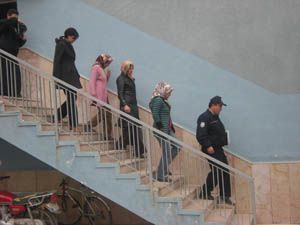 Kadın hırsızlara suçüstü