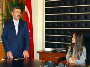 Koltuklarını çocuklara devrettiler