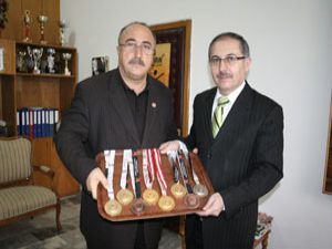 Madalya avcısı