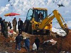 Bitliste mezarda kemik parçaları çıktı