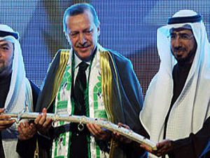 Üstün Müslüman ödülünü aldı