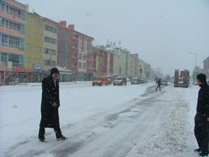 Konyada kar yağışı etkisini arttırdı