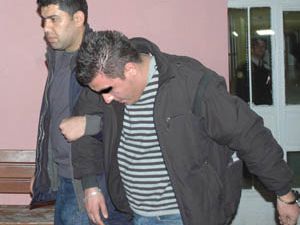 Barışmayan sevgilisinin boğazını kesti