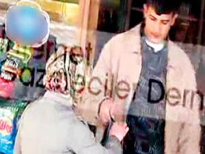 Öğretim üyesi, birasını başörtülü öğrencisine aldırdı