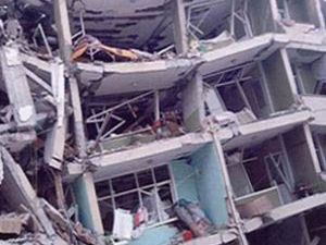 Depremin mucizeleri enkazın başında