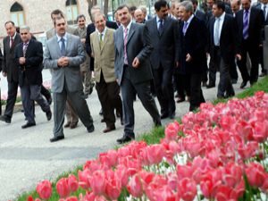Bahar Konyada laleler ile daha güzel