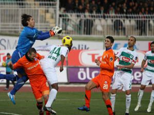 Konyaspor direkleri ve hakemi geçemedi; 0-0