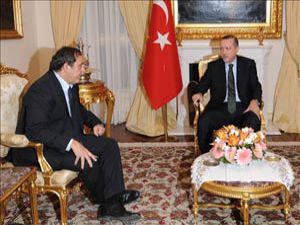 Başbakan ile UEFA Başkanının gece zirvesi