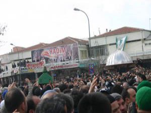 Yüzbinler Tahir Hocayı yalnız bırakmadı