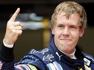 Vettel Red Bullda kaldı