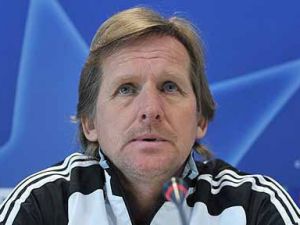 Bernd Schuster istifa etti