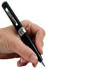 ÖSYM görevlisinin üzerinden kamera çıktı