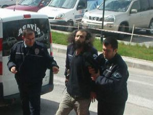 Şimdi de kendini kesti!
