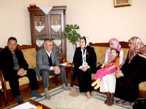 Annelere anlamlı ziyaret