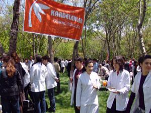 Kardelenlerden kimsesiz çocuklara yardım