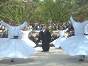 Hz. Mevlana, Karamandan Konyaya uğurlandı