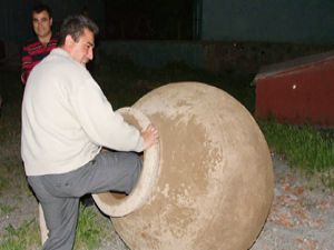 Bizanslıların küpü tarladan çıktı