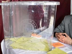 600 başörtülü seçim görevlisi kovuldu