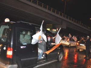 Konyada Ak Partinin zaferi kutlandı