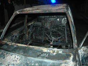 Çalınmak istenilen araç yandı