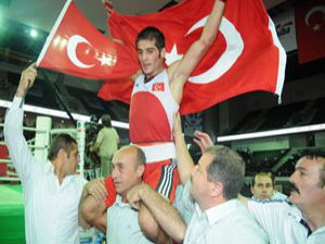 Boksa Fatih Keleş damga vurdu