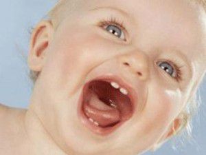 Anne karnından dişleriyle çıktı