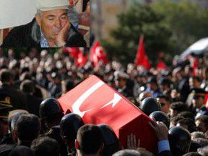 13 şehidimiz için Diyarbakırda tören