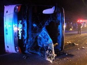 Bursada yolcu otobüsü devrildi: 59 yaralı