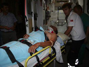 Otomobil traktöre çarptı