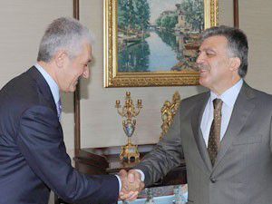 Aydınlardan Güle ziyaret