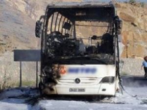 Otobüs alev aldı, 50 yolcu ölümden döndü