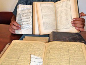 Konyada tarihi kitaplar çöplükten çıktı