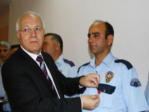 Polislere çeyrek altın