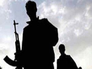 Arkadaşlarının yüzünü taşla parçaladılar