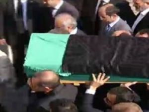 Tenzile Erdoğanın tabutunda siyah örtü