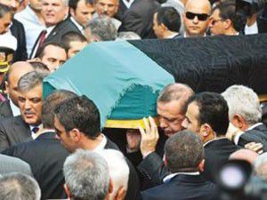 Örtüyü kral mı yolladı?