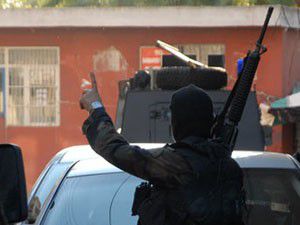 Özel harekatçılar 3 teröristi yakaladı