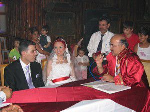 11.11.2011 tarihinde dünya evine girdiler