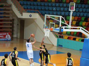 Selçuklu Belediyespor rakibine fark attı