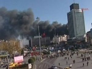 Taksimde korkutan yangın