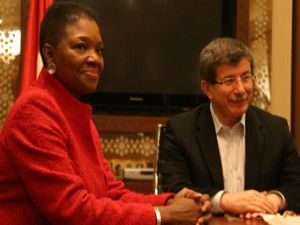 Davutoğlu, Amos ile bir araya geldi