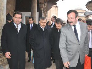 Bakan Eroğlu Konyada öğrencilerle sohbet etti