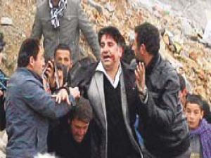 Taziyeye giden kaymakama saldırı!